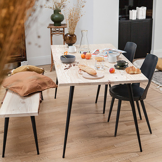 Table à manger avec pied conique