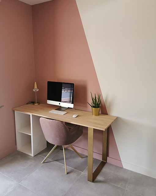 Bureau avec pied fer plat fin doré