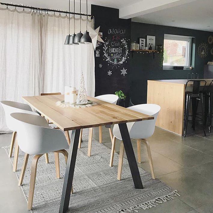 Table à manger avec pied noir incliné 71 cm