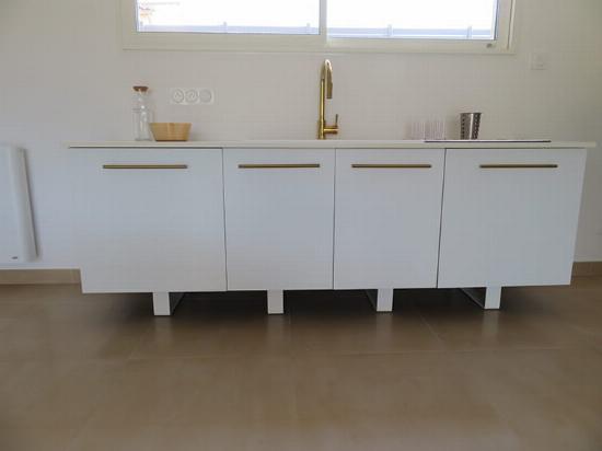 Pied rectangle fin pour rehausser un meuble