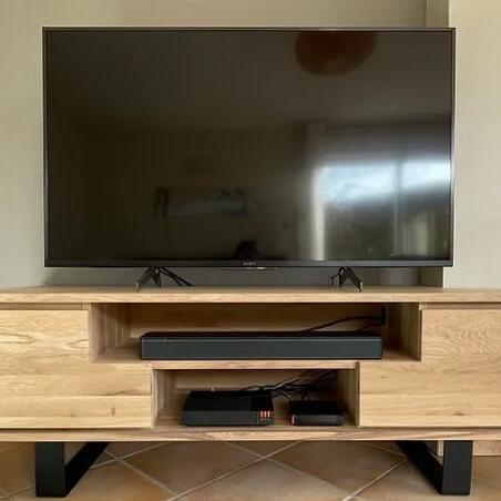 Pied pour surélever un meuble de télévision