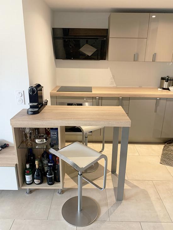 Petit bar et ilot de cuisine 