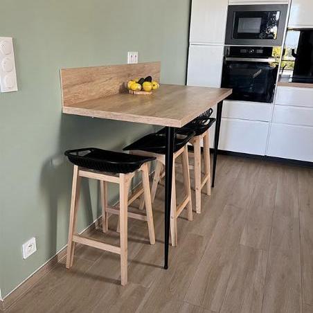 Bar suspendu dans une cuisine