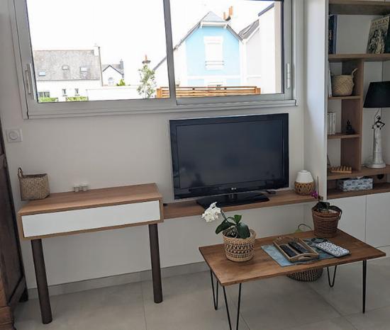 Pied droit rond pour meuble TV