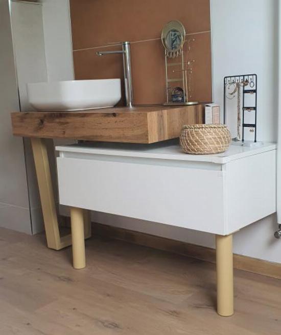 Pied pour surélever un meuble de salle de bain 