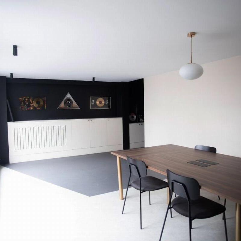 Pied rond droit doré