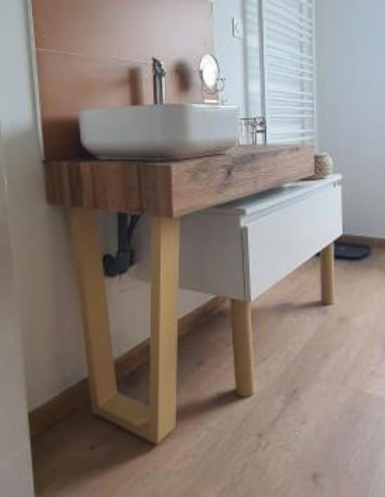 Pied pour surélever un meuble de salle de bain 
