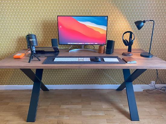Pied croix pour bureau