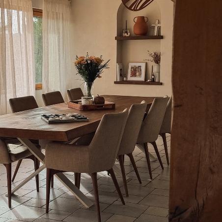 Table à manger massif et 8 personnes