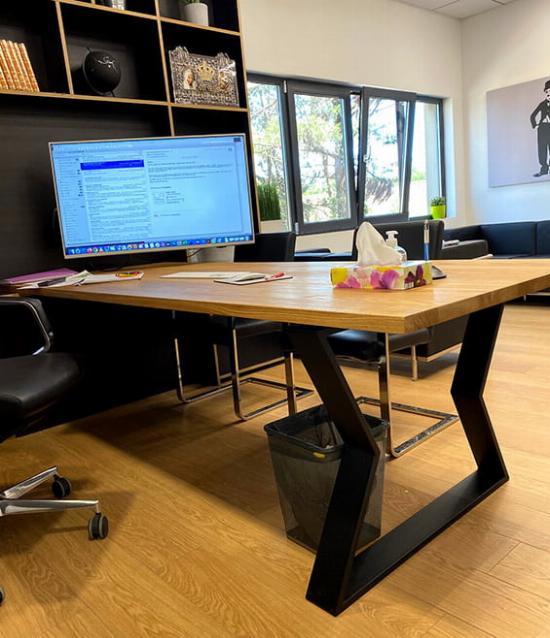 Pied sablier pour bureau