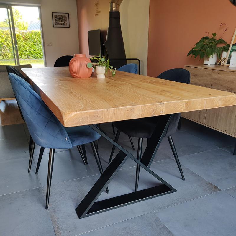 Table à manger industriel avec pied sablier