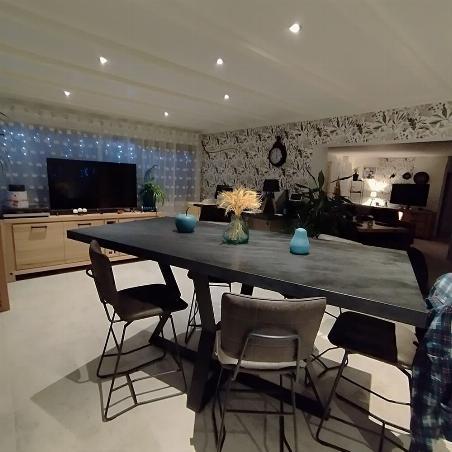 Table haute avec un pied central