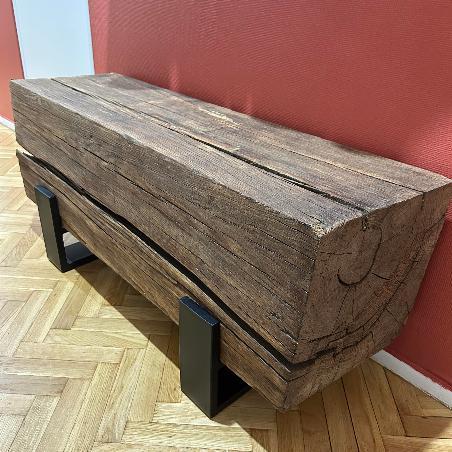 Banc avec poutre en bois