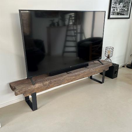 Meuble TV industriel avec poutre et pied acier