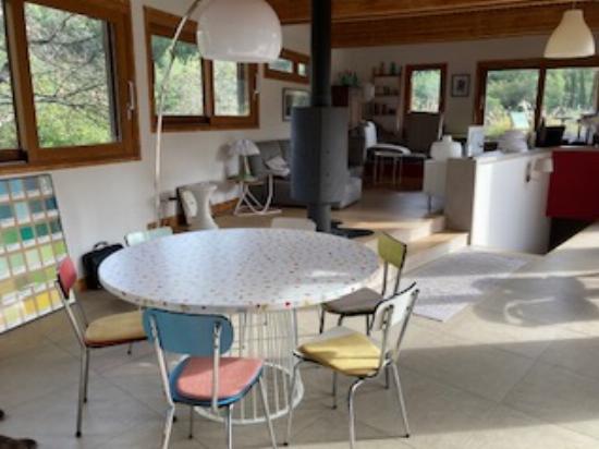 Pied circulaire pour table à manger