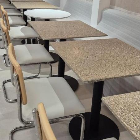 Table de restaurant avec pied bistrot