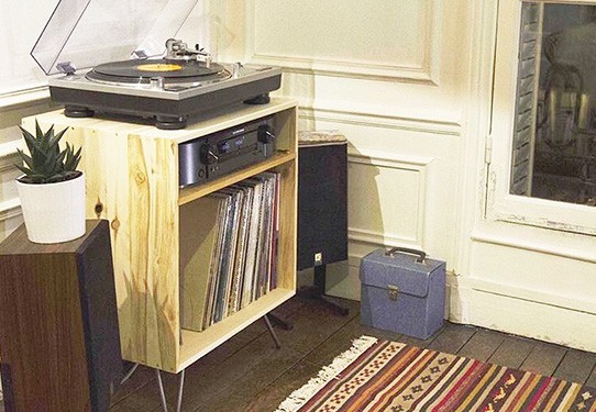 DIY : CRÉEZ VOUS-MÊME UN MEUBLE VINYLE DIY : CRÉEZ VOUS-MÊME UN MEUBLE VINYLE