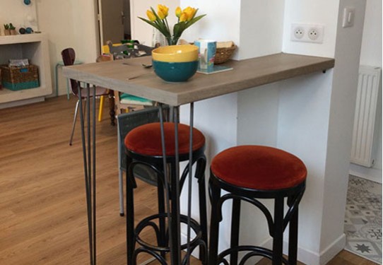 WHAT HEIGHT FOR A BAR WITH ITS STOOL OR CHAIR?